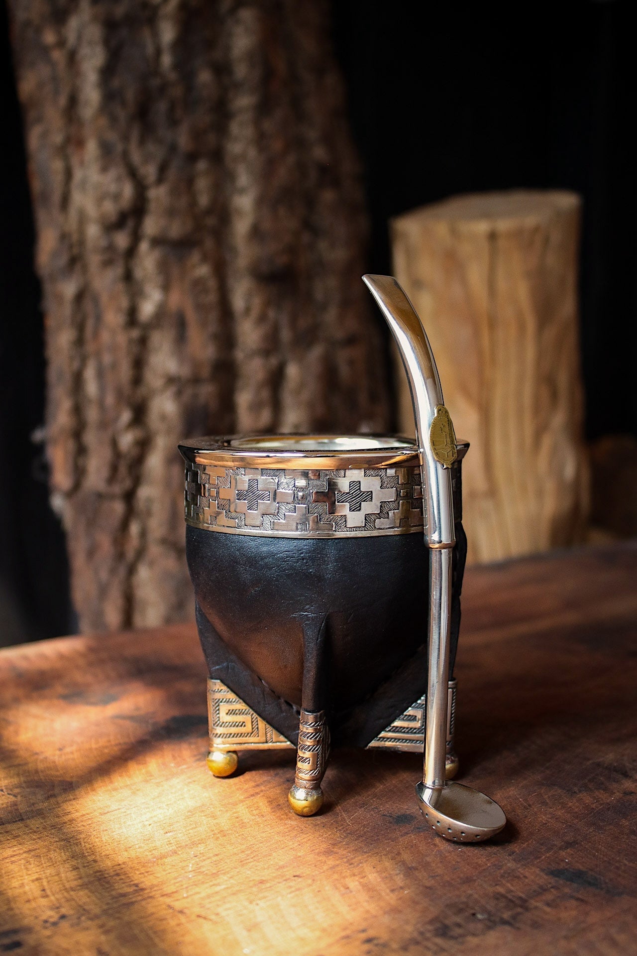 Mate de Cuero, Bronce y Alpaca con Bombillón