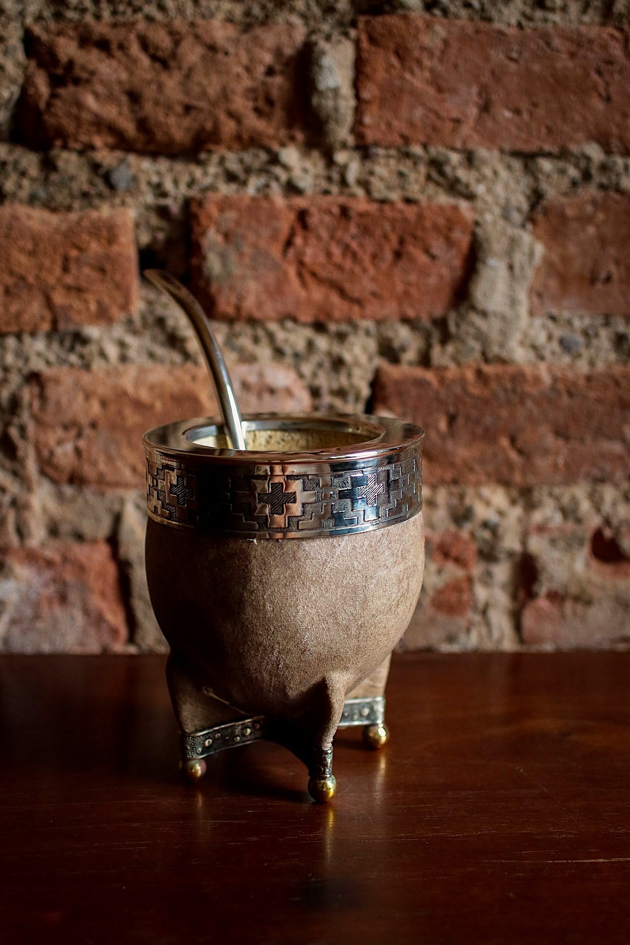 Mate de Cuero con Base de Alpaca y Bronce con Bombilla