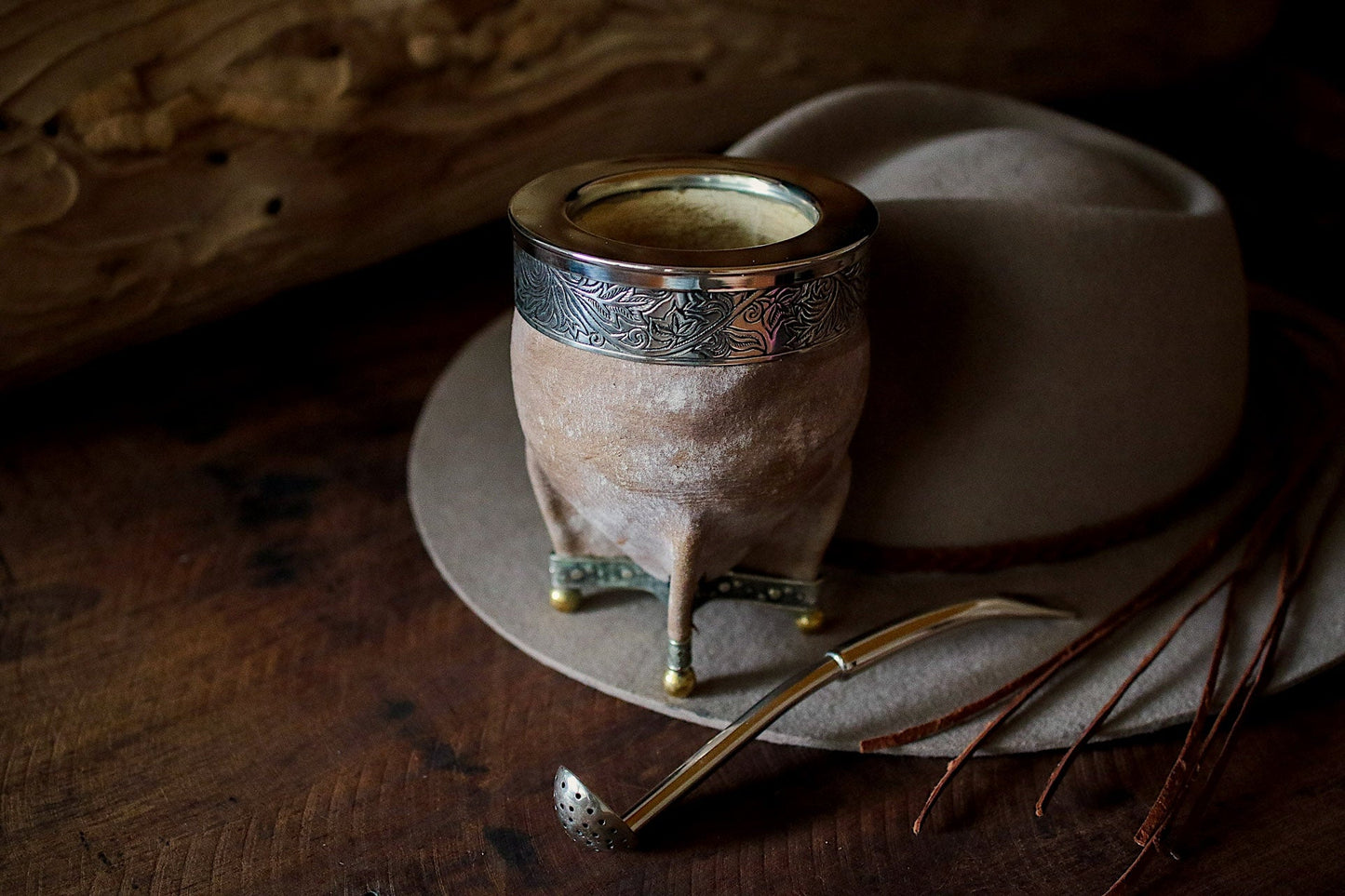 Mate de Cuero con Base de Alpaca y Bronce con Bombilla