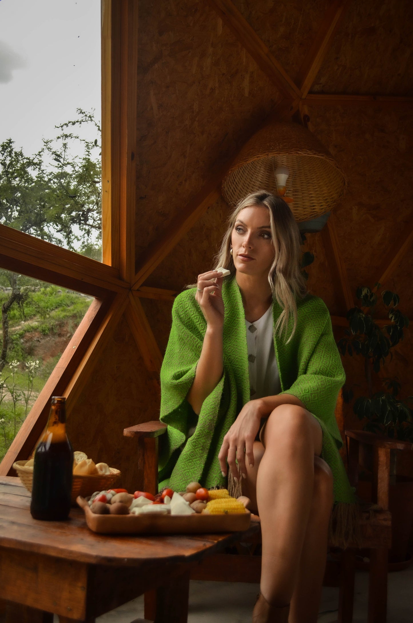 Ruana "Pasacana" Hilos Llama Baby en Telar