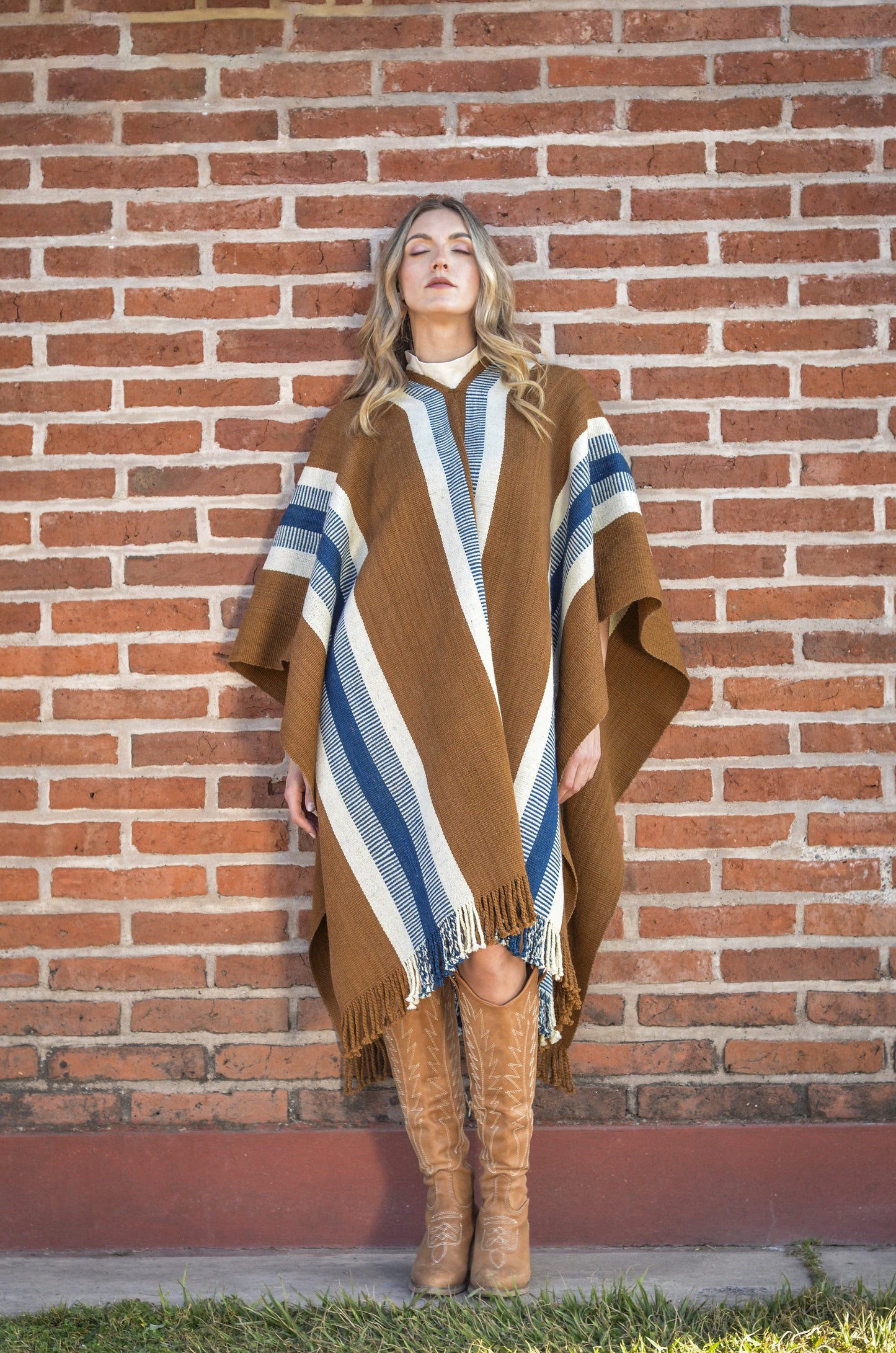 Poncho "Reconquista" Obra en Telar Criollo