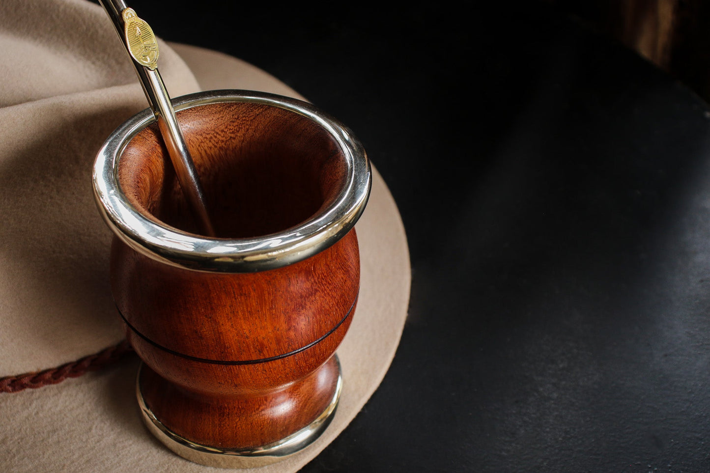 Mate de Algarrobo y Alpaca con Bombilla