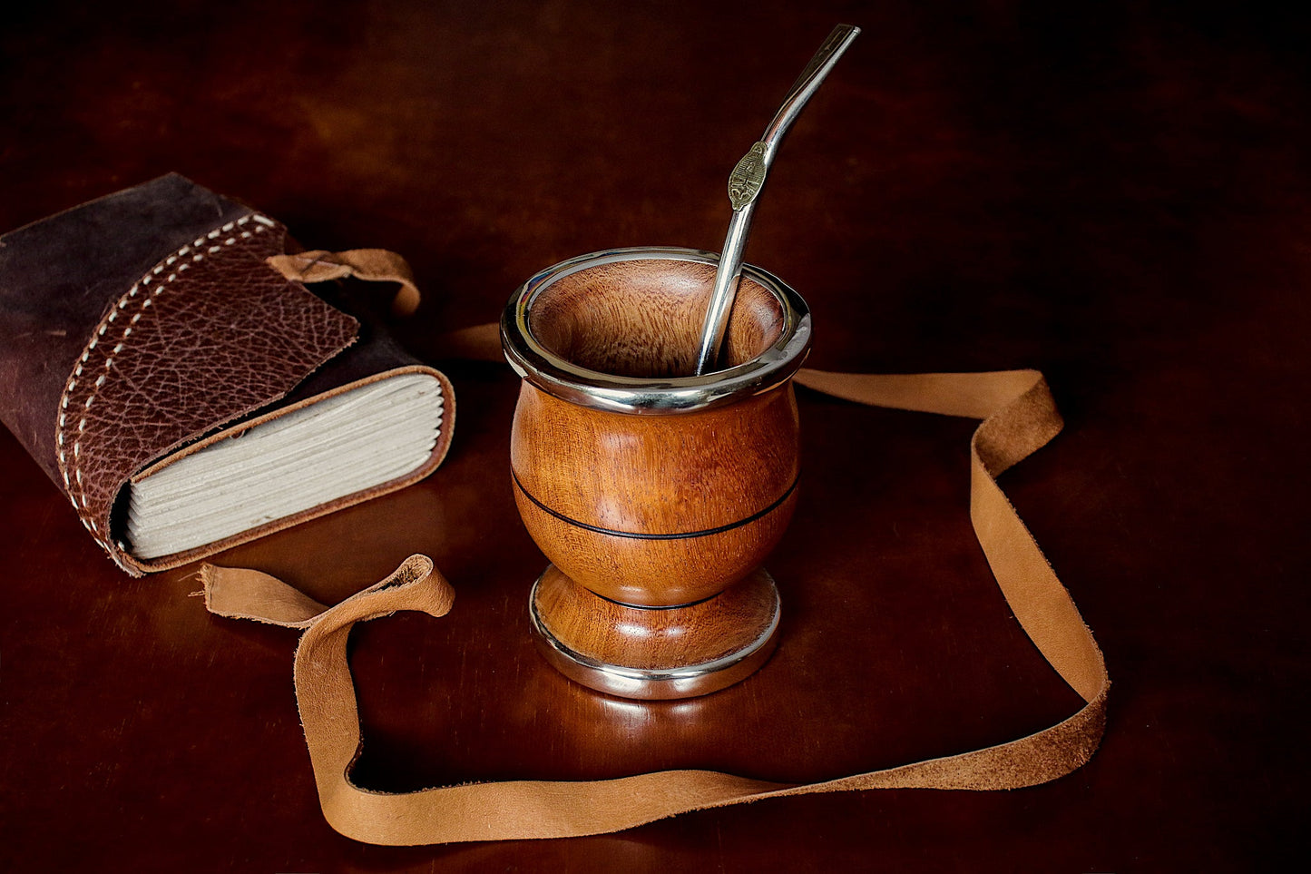 Mate de Algarrobo y Alpaca con Bombilla