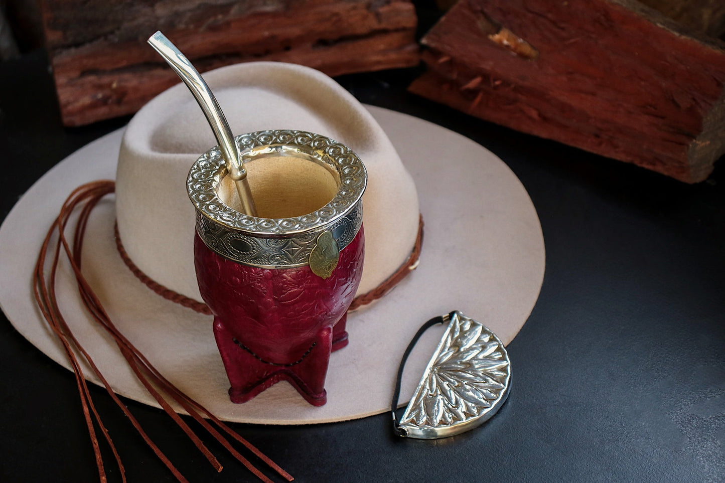 Imperial Cuero y Alpaca con Escudo de Bronce y Matepa