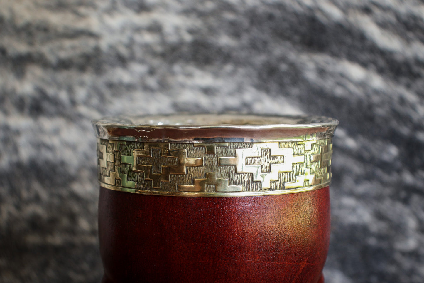 Imperial Cuero cincelado en Bronce con Bombilla