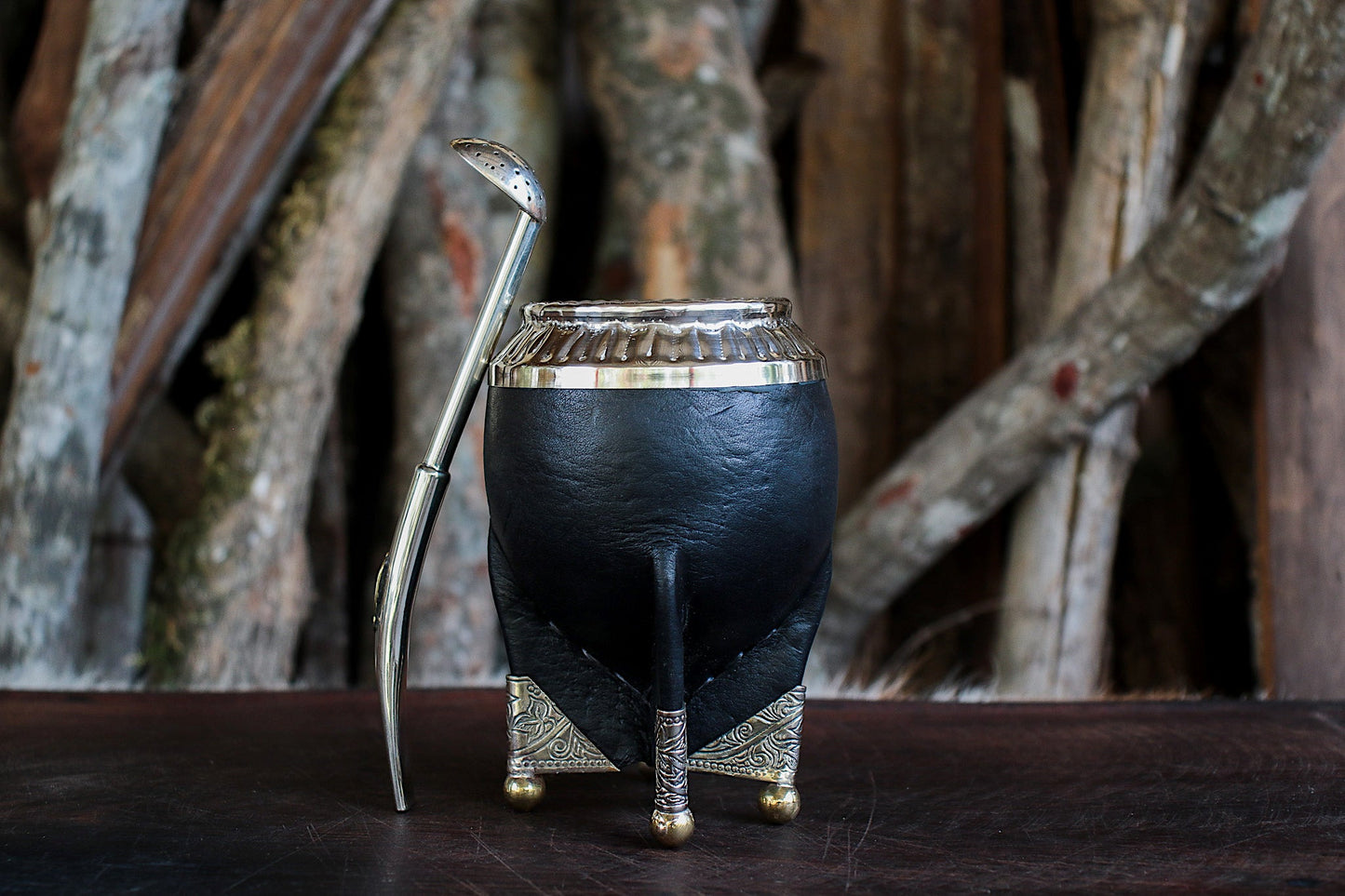 Mate de Cuero y Alpaca con Bombilla Escudo