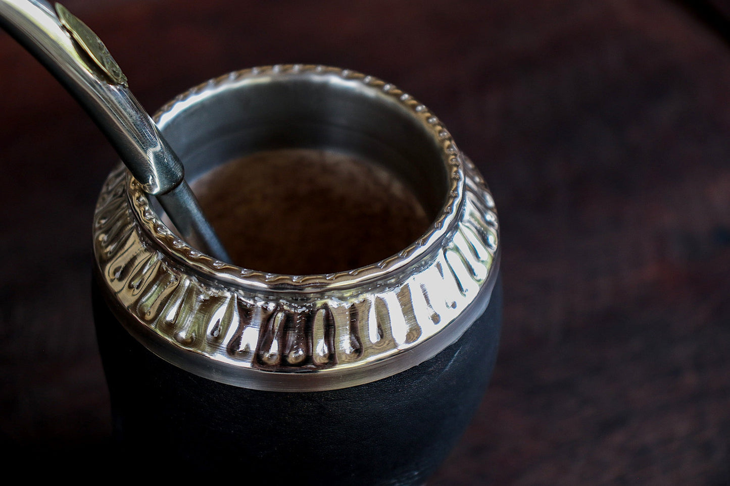 Mate de Cuero y Alpaca con Bombilla Escudo