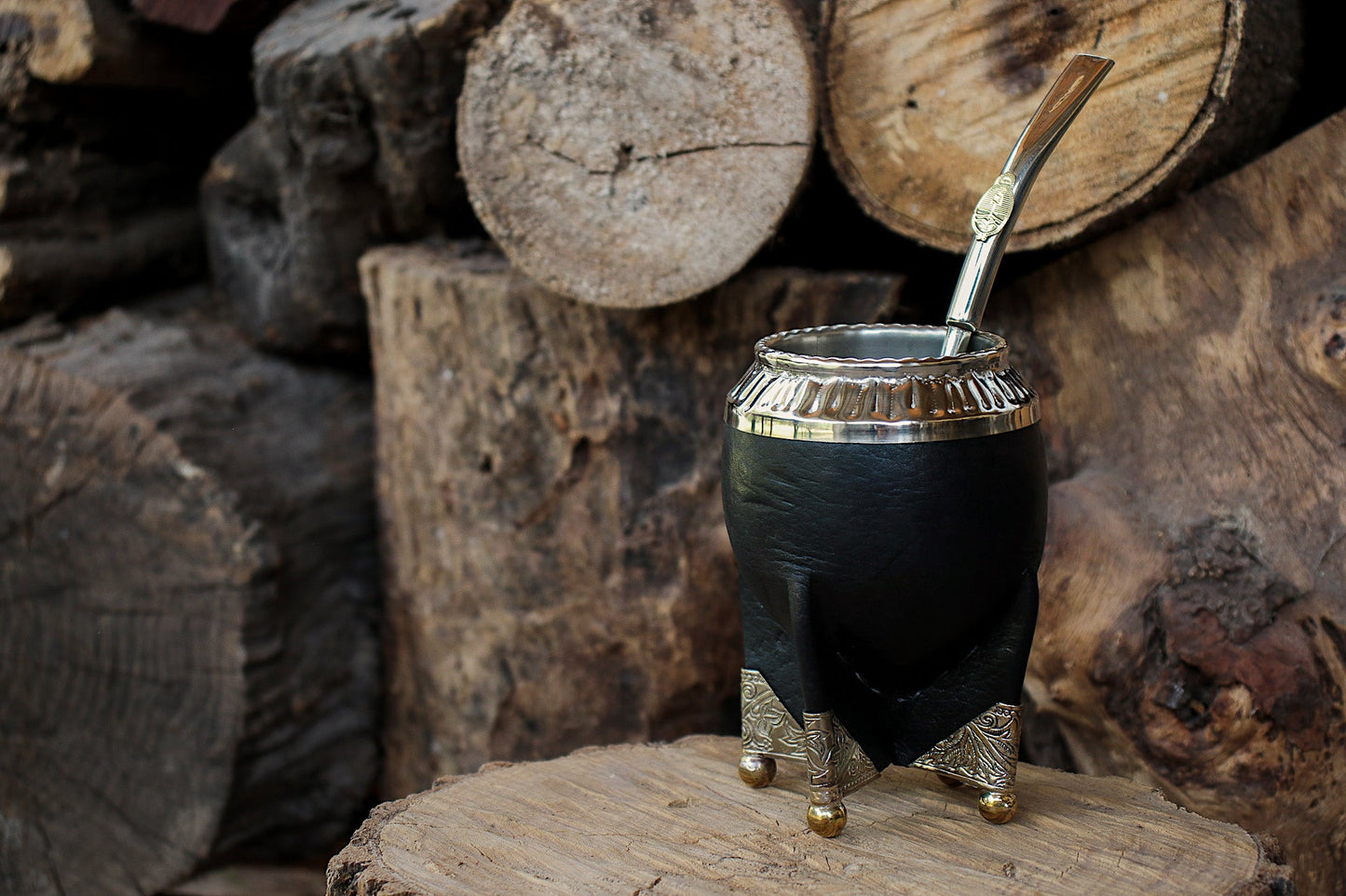 Mate de Cuero y Alpaca con Bombilla Escudo