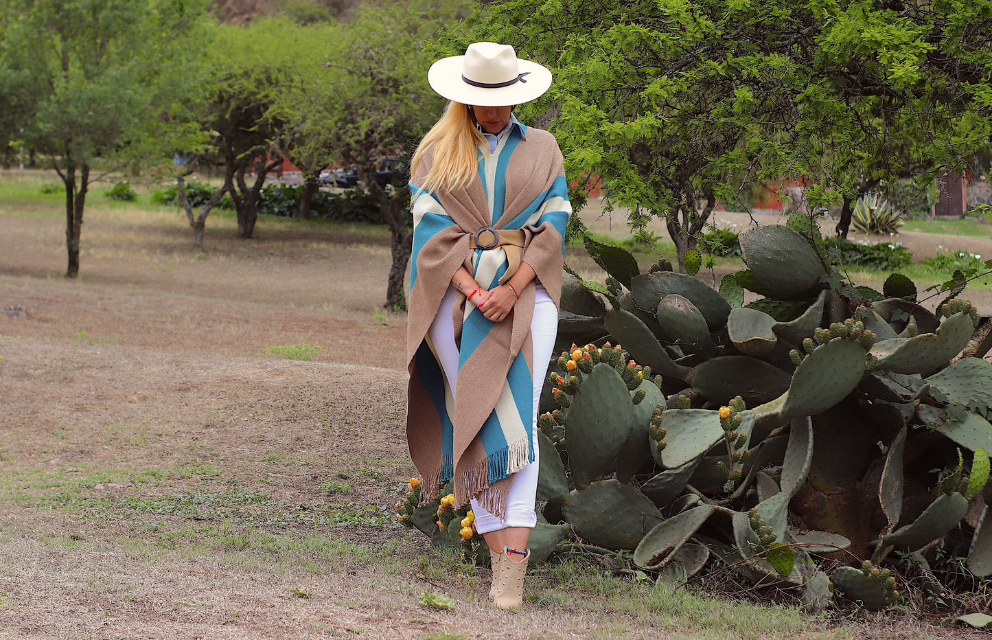 Poncho "Belgrano" Telar Criollo