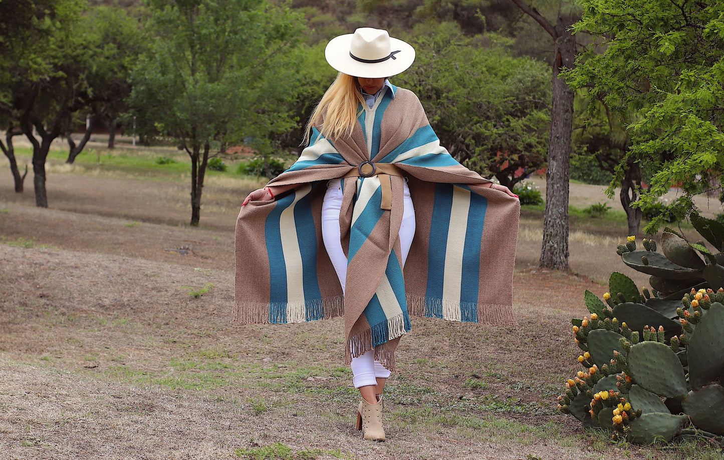 Poncho "Belgrano" Telar Criollo