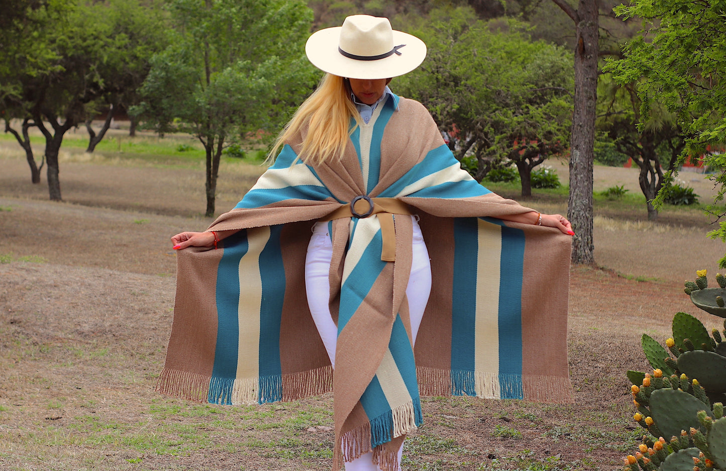 Poncho "Belgrano" Telar Criollo