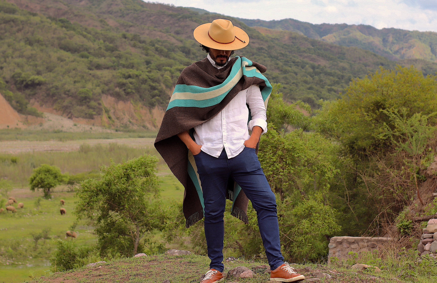 Poncho "Alvear" Telar Criollo