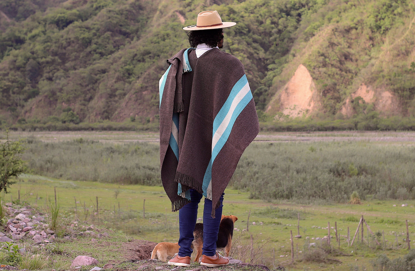 Poncho "Alvear" Telar Criollo