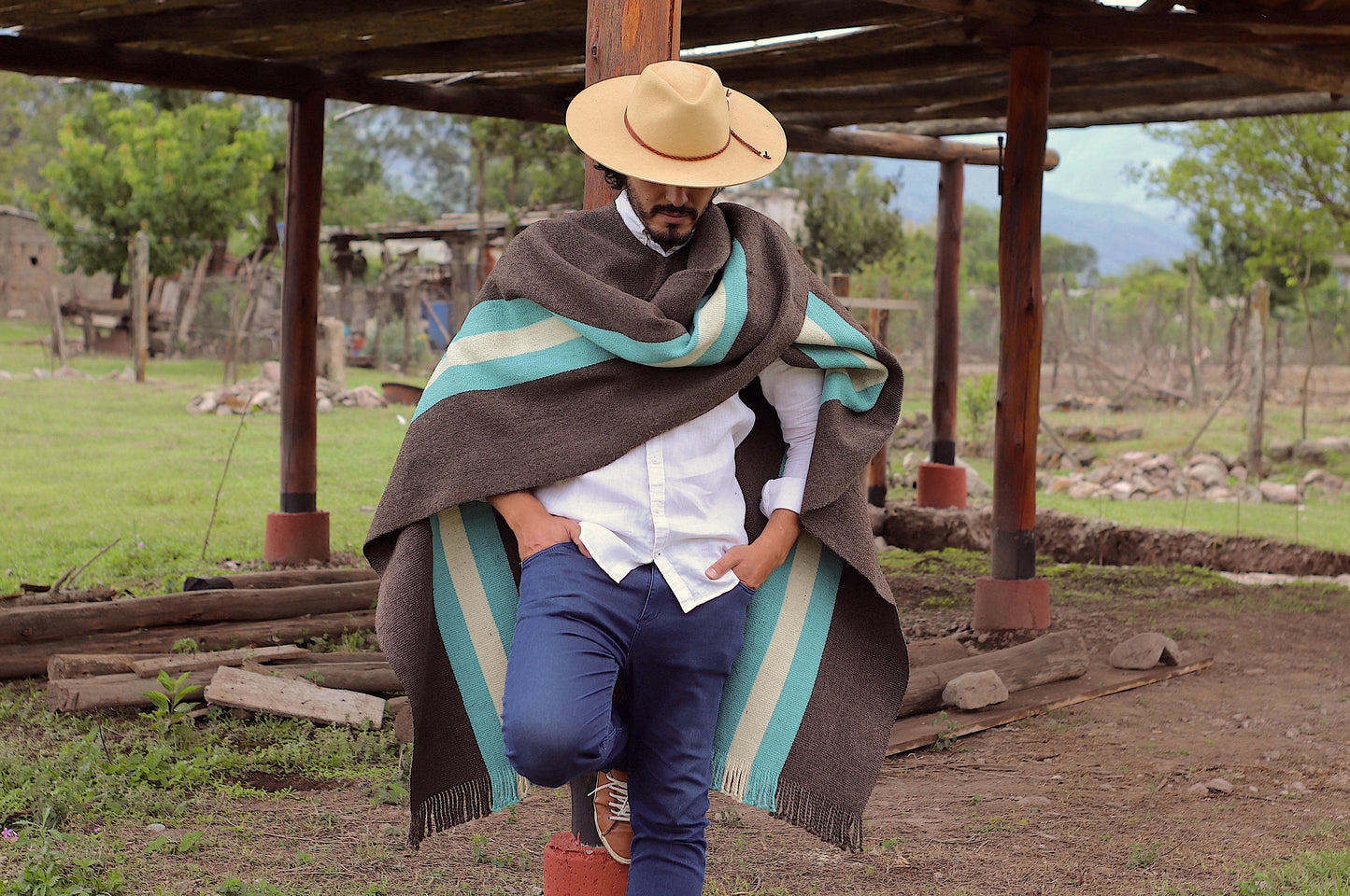 Poncho "Alvear" Telar Criollo