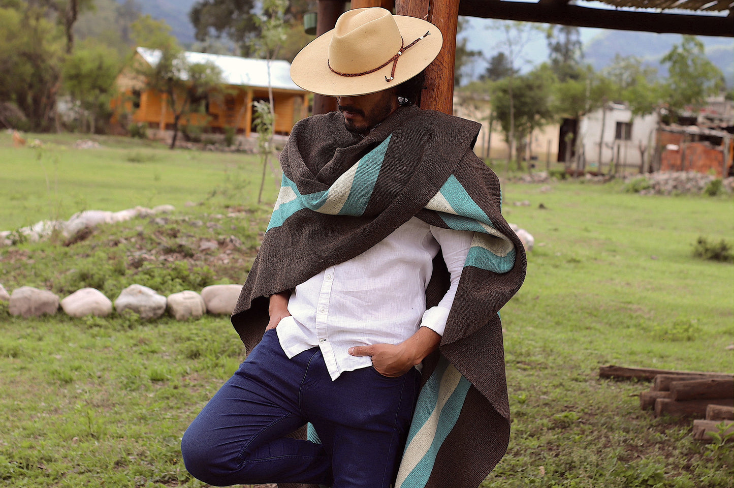 Poncho "Alvear" Telar Criollo