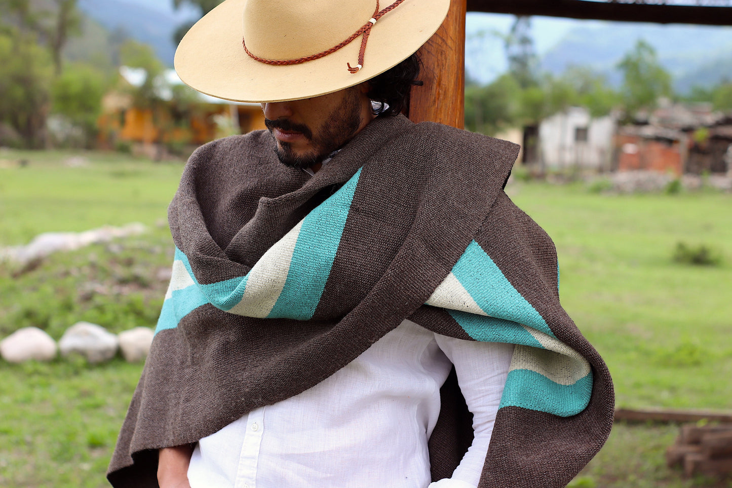 Poncho "Alvear" Telar Criollo