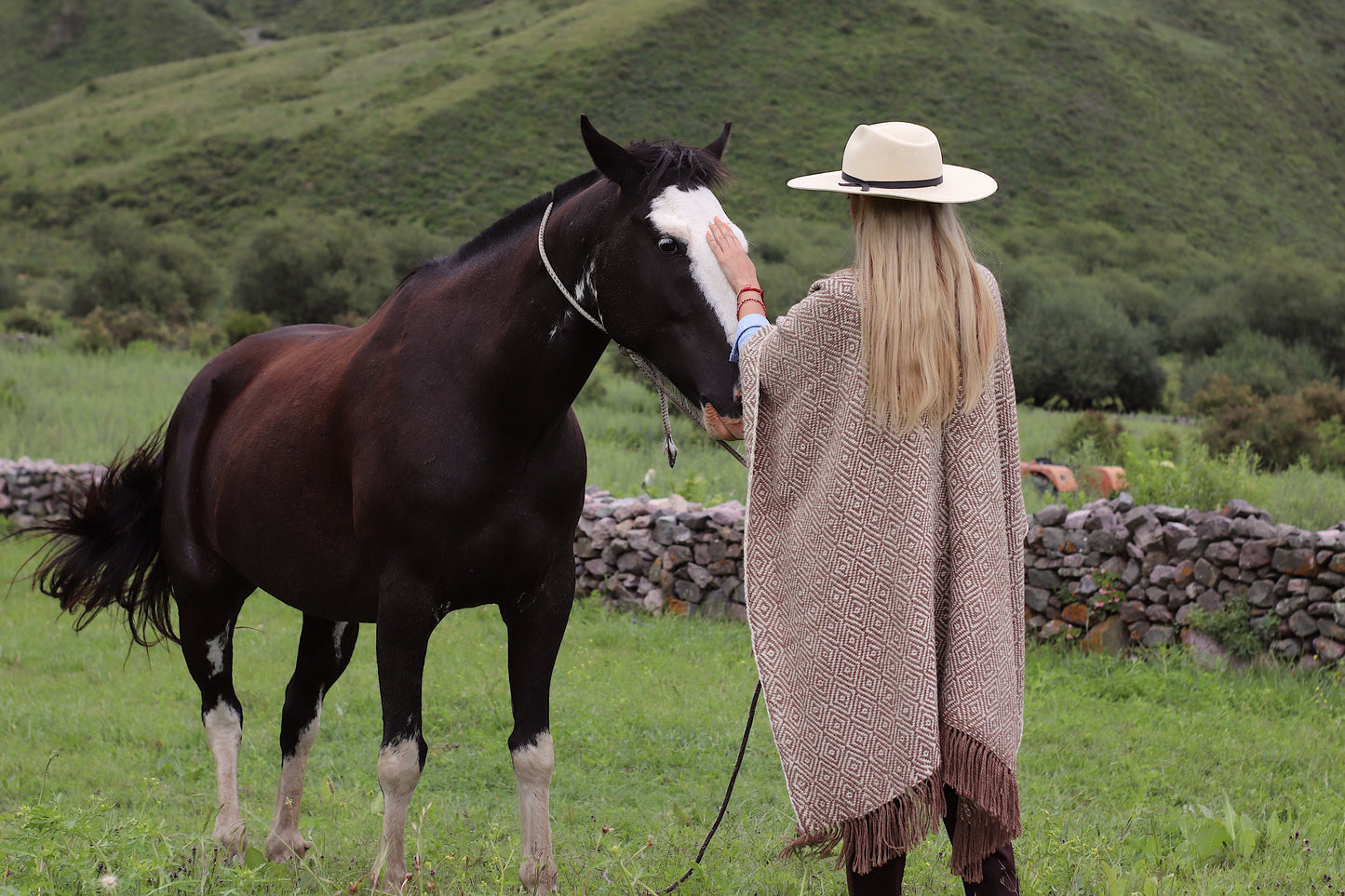 Ruana "Ukamay" Llama Baby en Telar