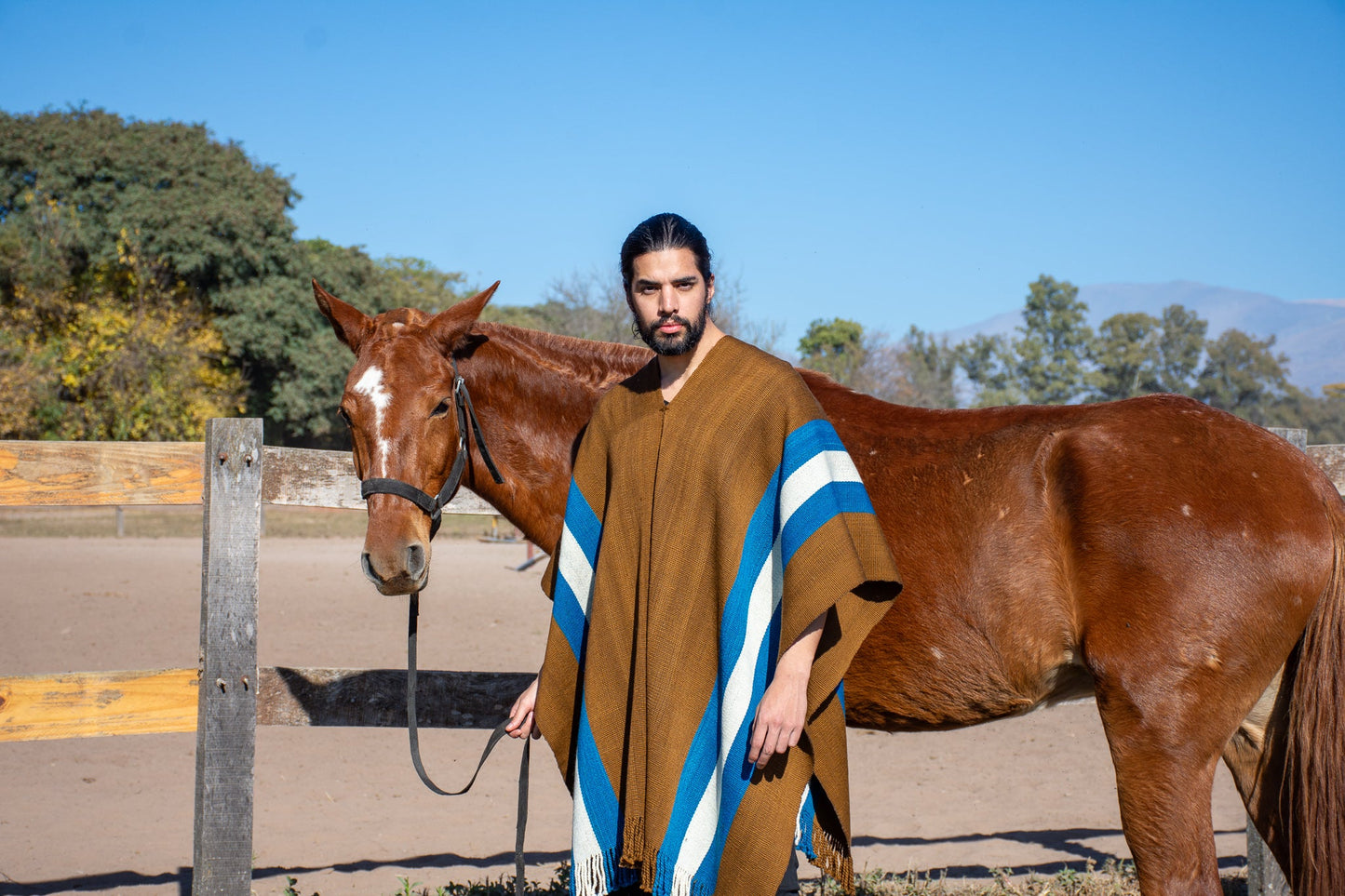 Poncho "Anchorena" Telar Criollo