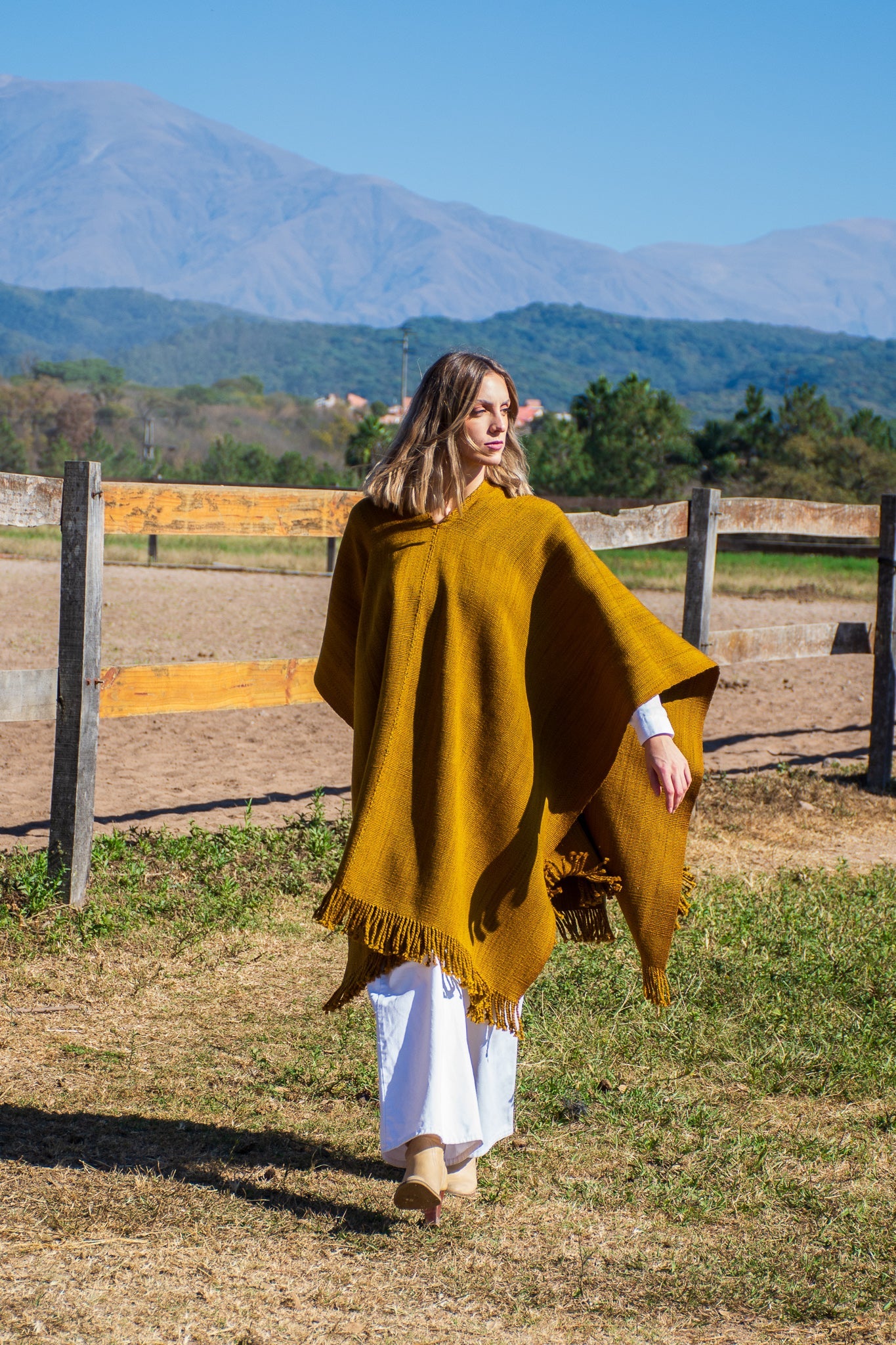Poncho "Bernardita" Telar Criollo