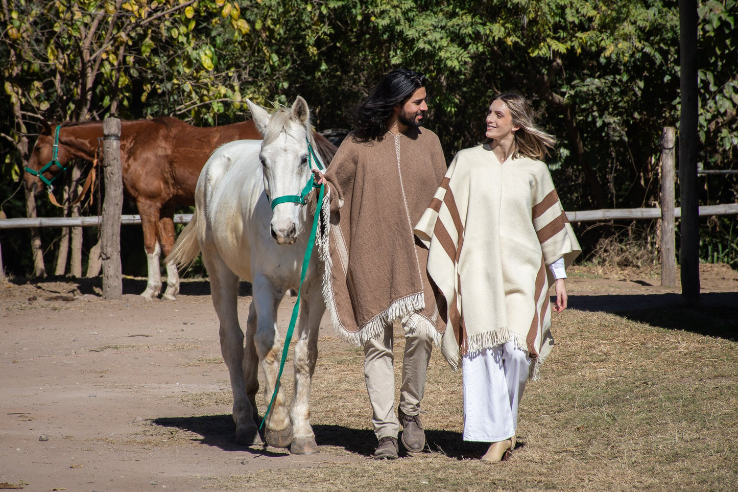 Poncho "Éxodo" de Hilos de Oveja