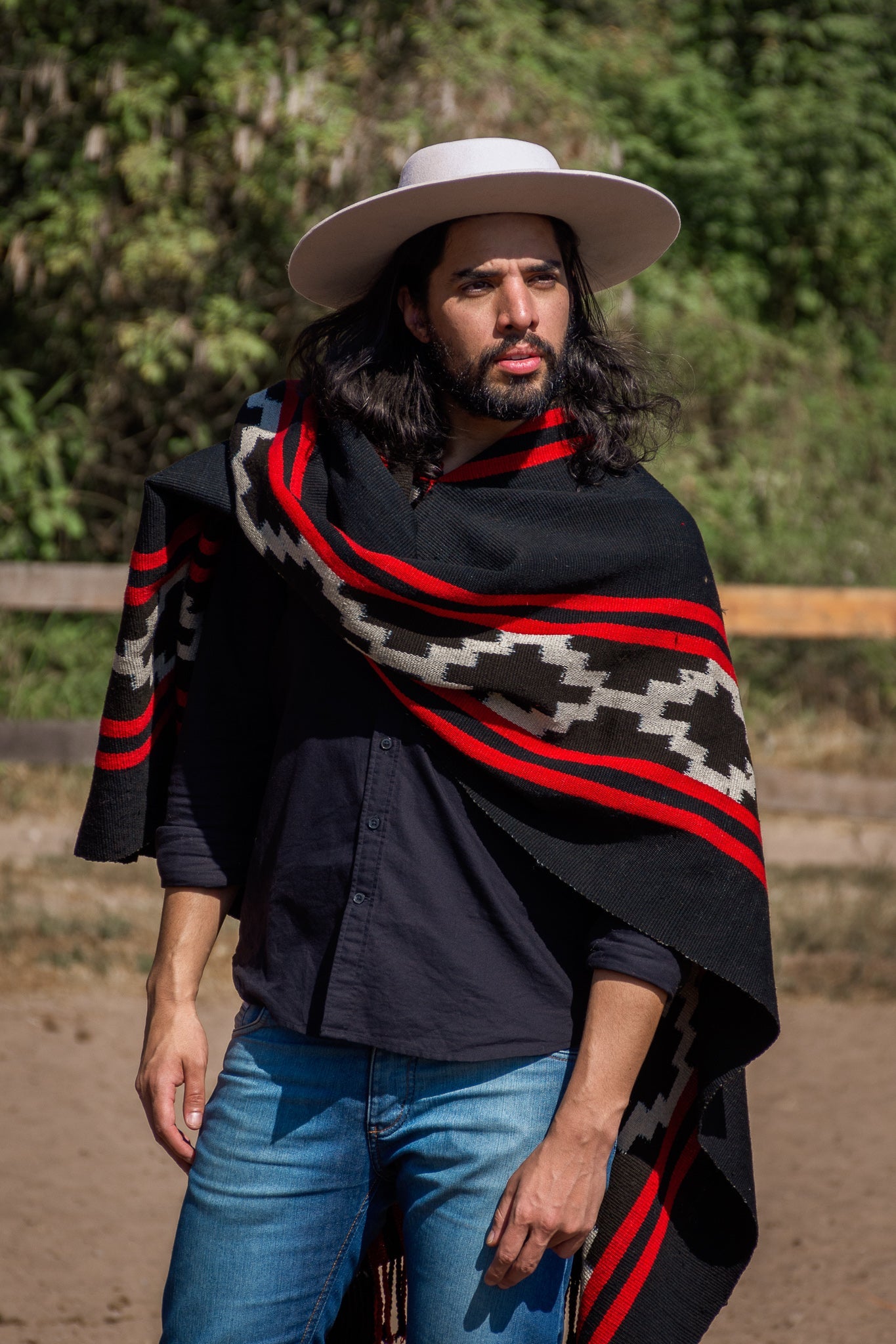 Poncho "Iriarte" Obra en Telar Criollo