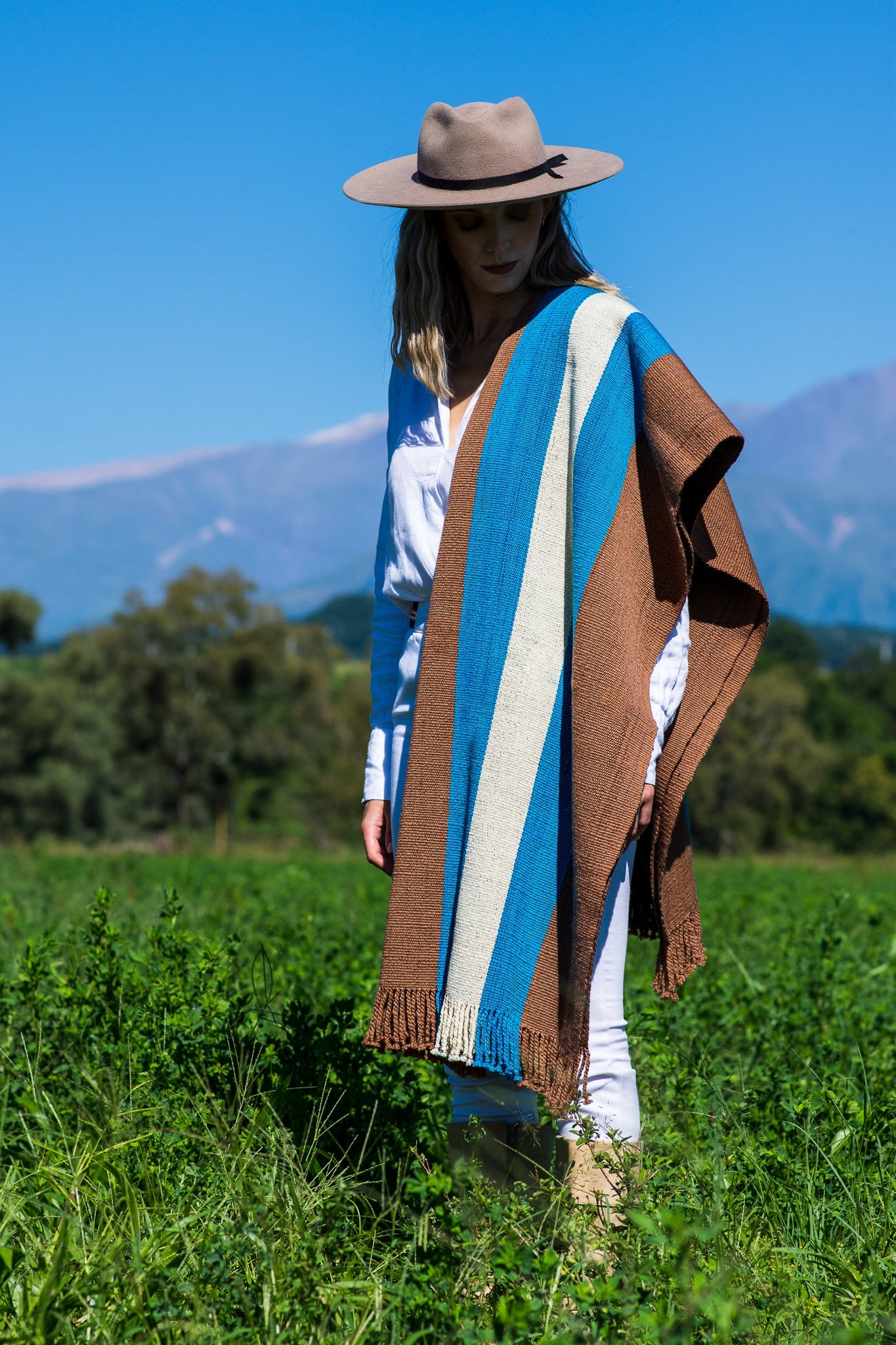 Poncho "Suipacha" Telar Criollo