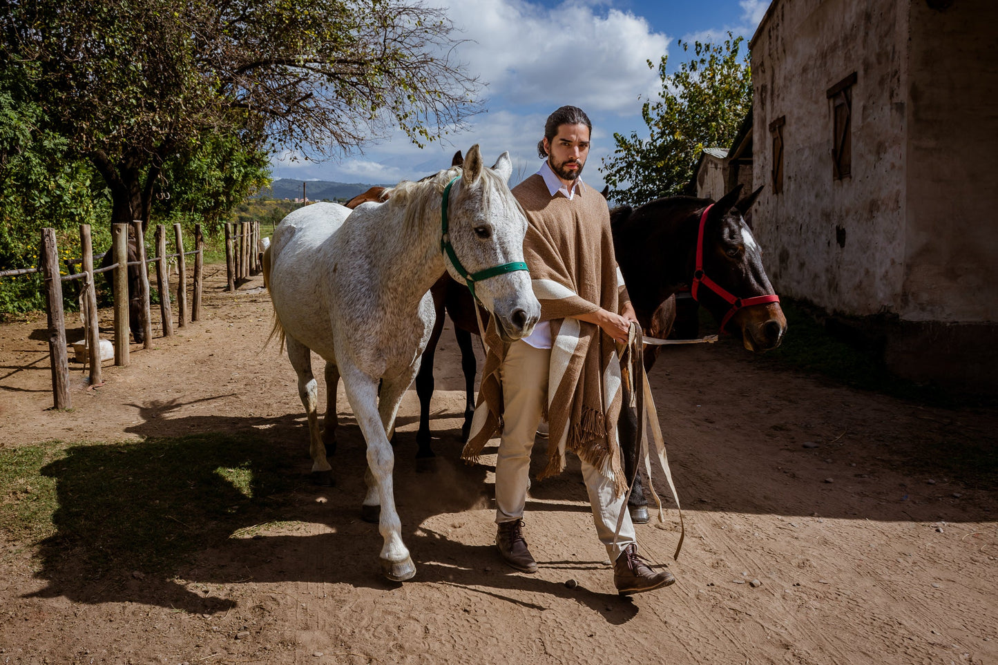 Poncho "Facón" Hilos de Llama Telar