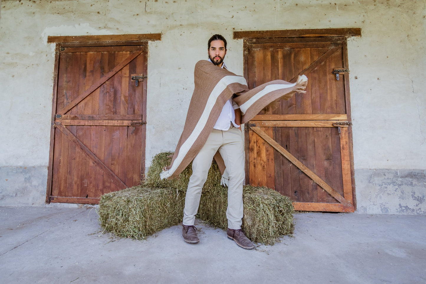 Poncho "Facón" Hilos de Llama Telar