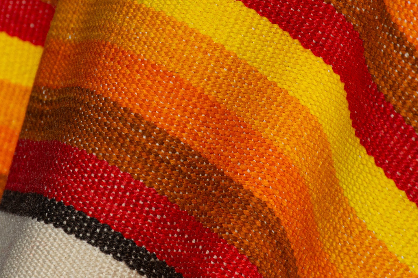 Poncho "Guaymallen" Obra en Telar Criollo