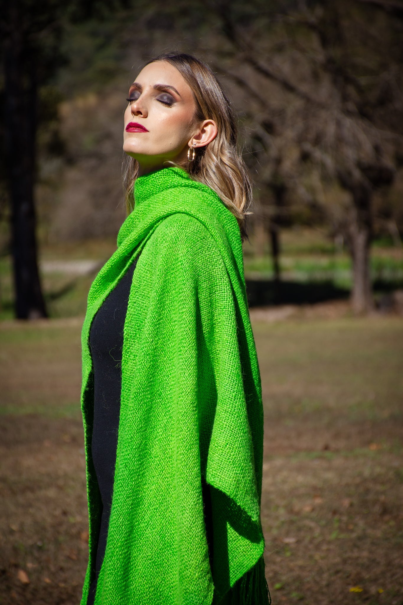 Ruana "Amancay" Hilos Llama Baby en Telar
