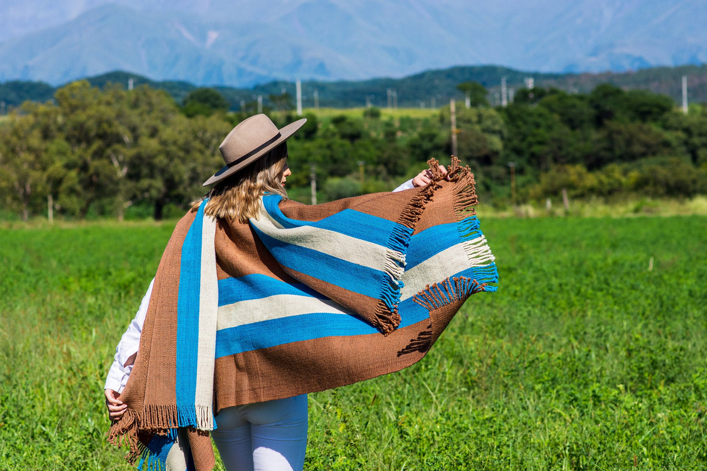 Poncho "Suipacha" Telar Criollo