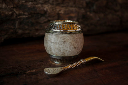 Torpedo criollo de cuero, bronce y alpaca con Bombilla