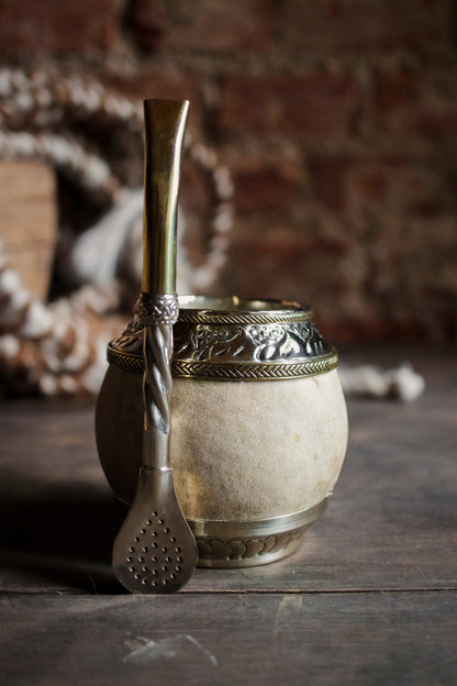 Mate criollo de cuero, bronce y alpaca con Bombilla