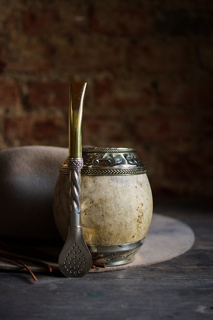 Torpedo criollo de cuero, bronce y alpaca con Bombilla
