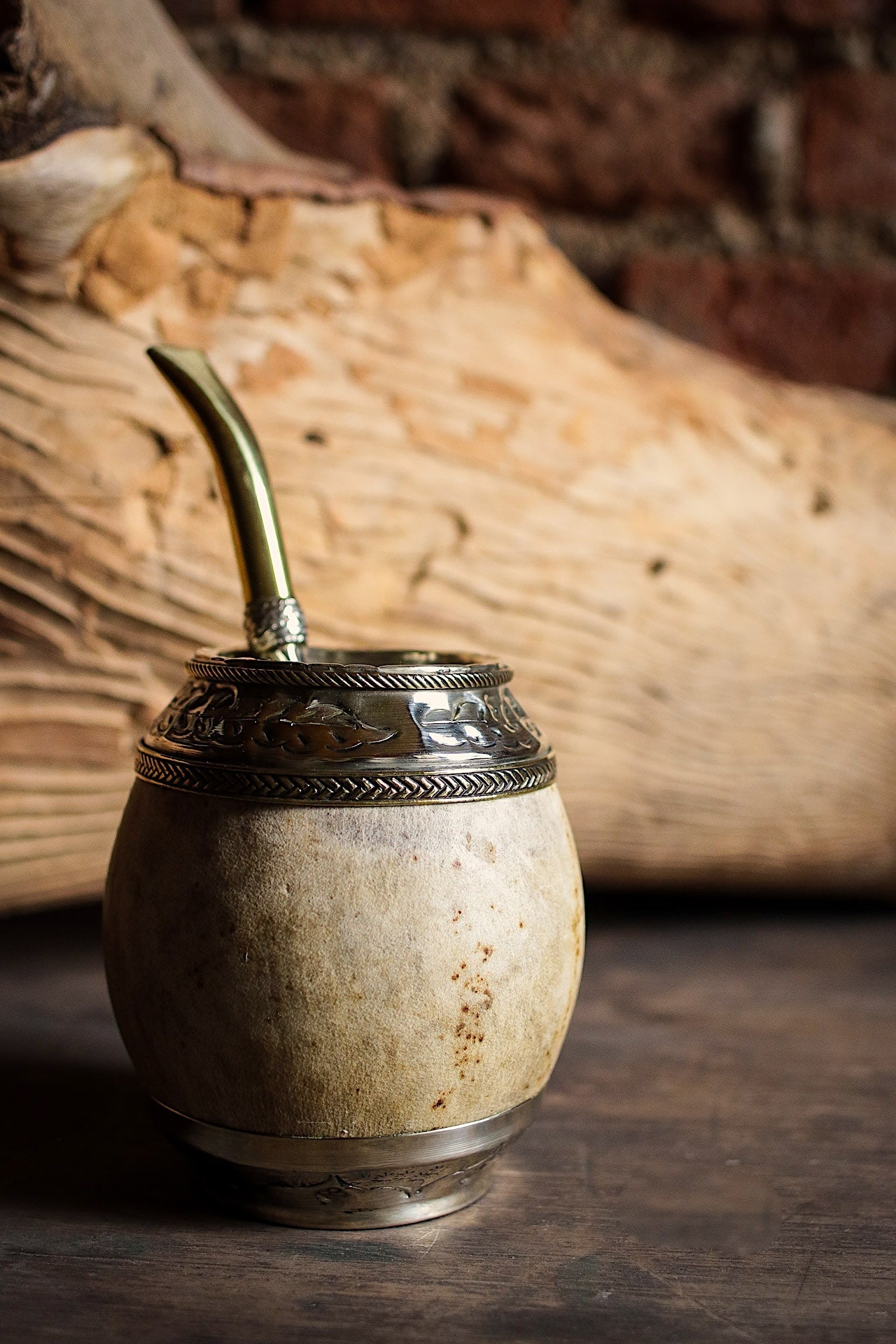 Torpedo criollo de cuero, bronce y alpaca con Bombilla