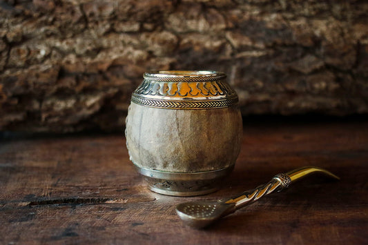 Torpedo criollo de cuero, bronce y alpaca con Bombilla