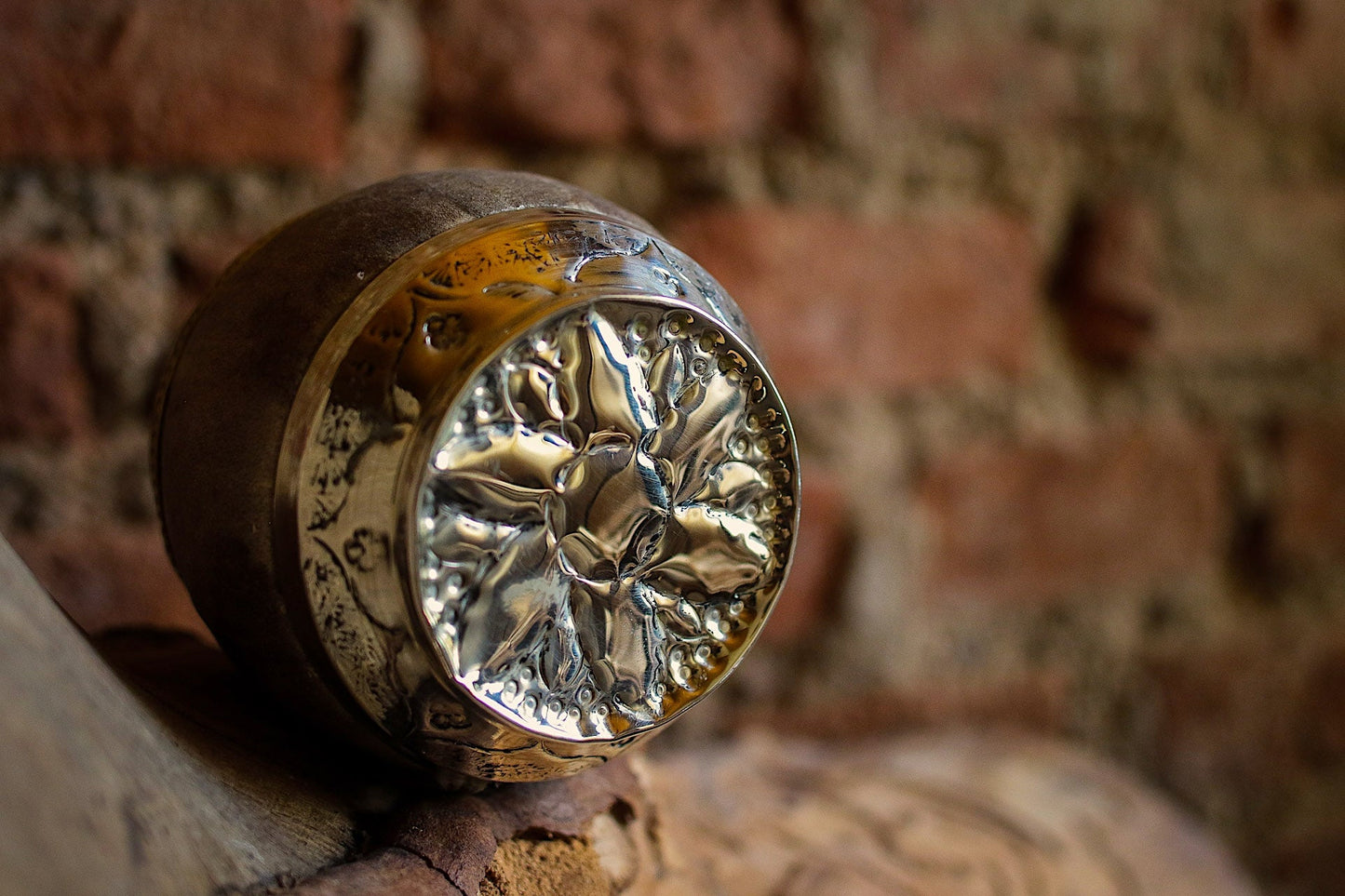 Torpedo criollo de cuero, bronce y alpaca con Bombilla