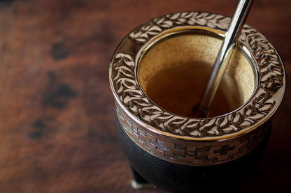Imperial Cuero cincelado en Bronce con Bombilla