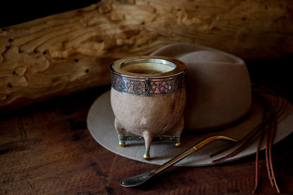 Mate de Cuero con Base de Alpaca y Bronce con Bombilla