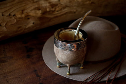 Mate de Cuero con Base de Alpaca y Bronce con Bombilla