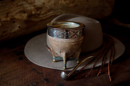 Mate de Cuero con Base de Alpaca y Bronce con Bombilla