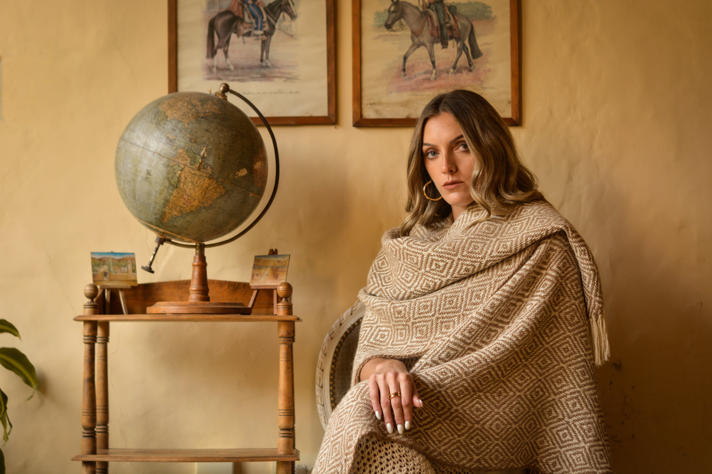 Ruana "Iriarte" Hilos Llama Baby en Telar