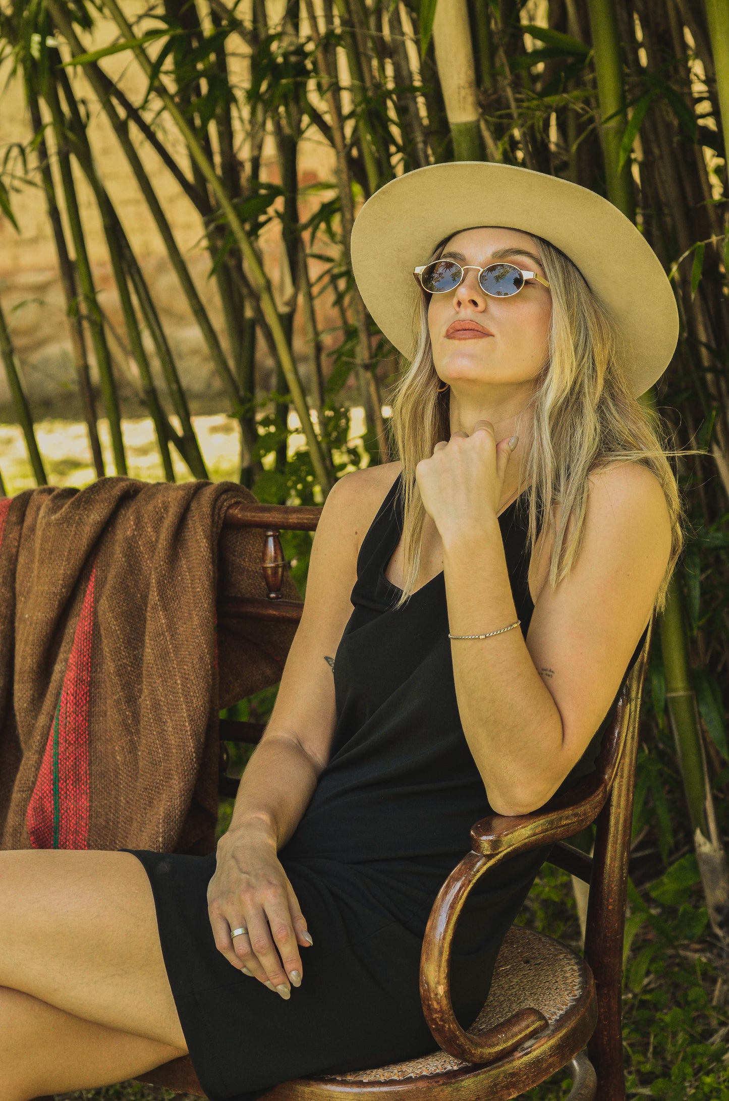 Ruana "Tilcara" Hilos Llama Baby en Telar