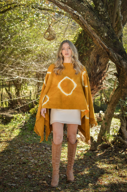 Poncho "Mendizaball" Telar Criollo