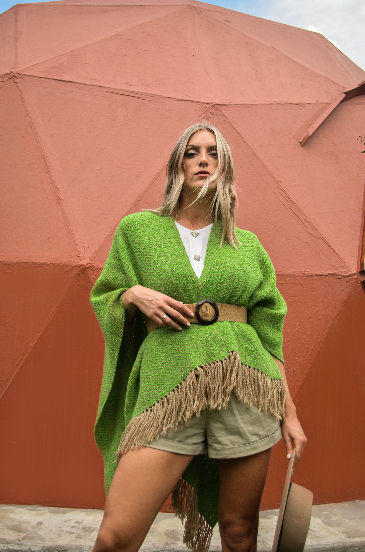 Ruana "Pasacana" Hilos Llama Baby en Telar