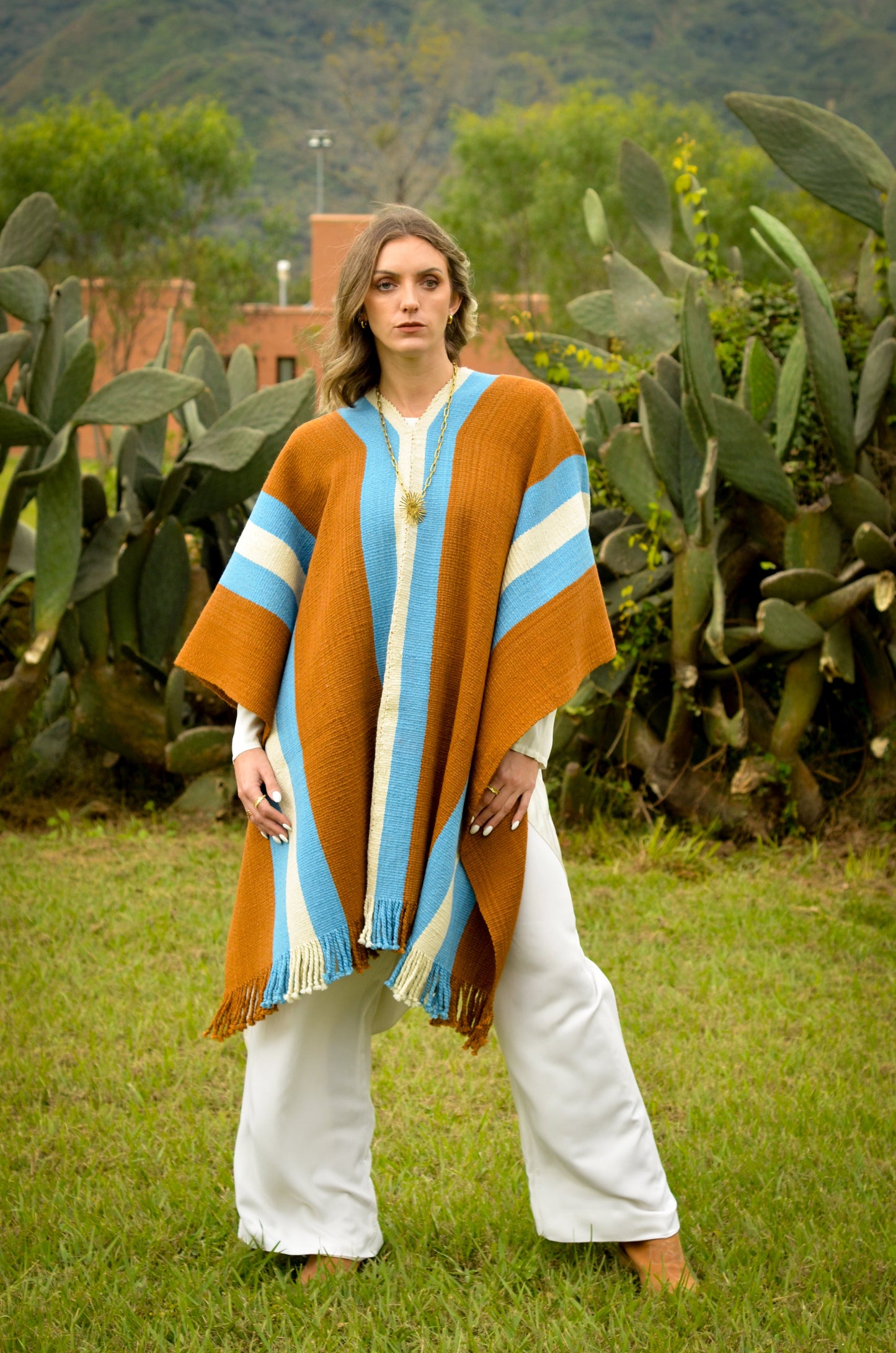 Poncho "Yapeyú" Telar Criollo