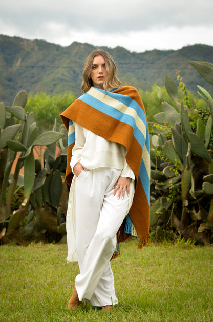 Poncho "Yapeyú" Telar Criollo