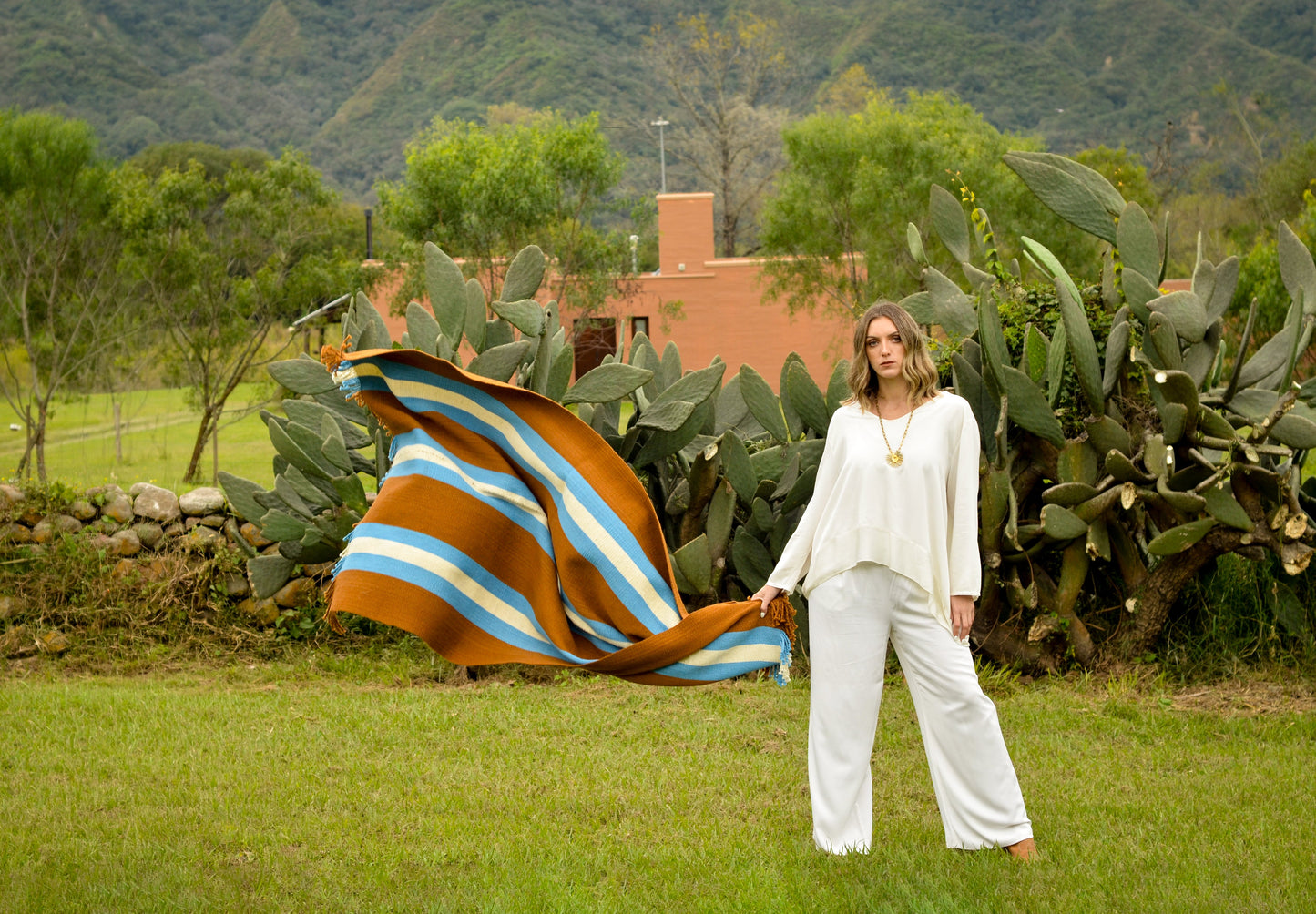 Poncho "Yapeyú" Telar Criollo
