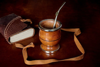 Mate de Algarrobo y Alpaca con Bombilla