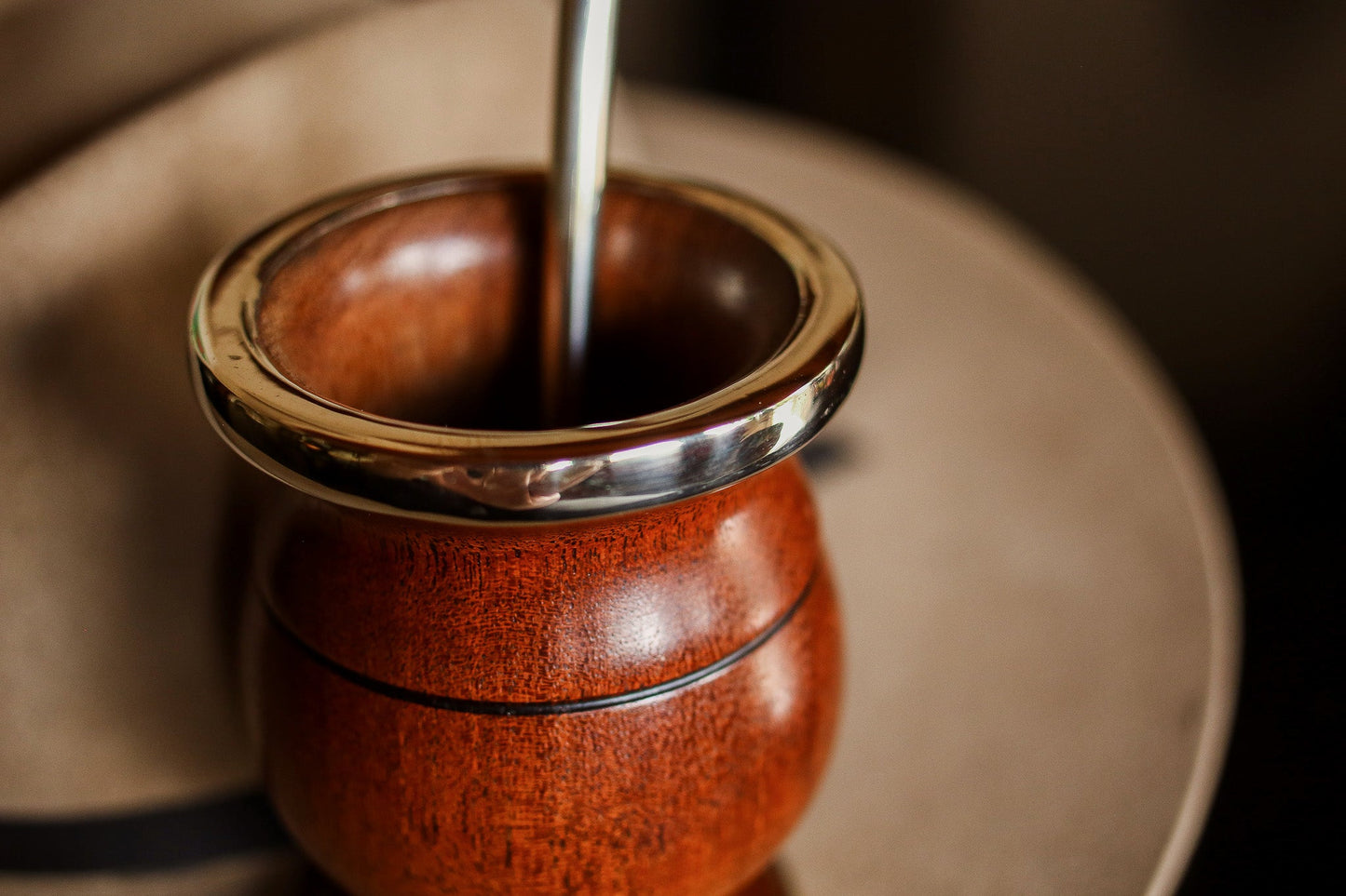 Mate de Algarrobo y Alpaca con Bombilla